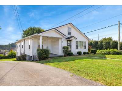 Home For Sale in Smithville, Tennessee