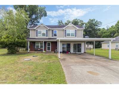 Home For Sale in Christiana, Tennessee