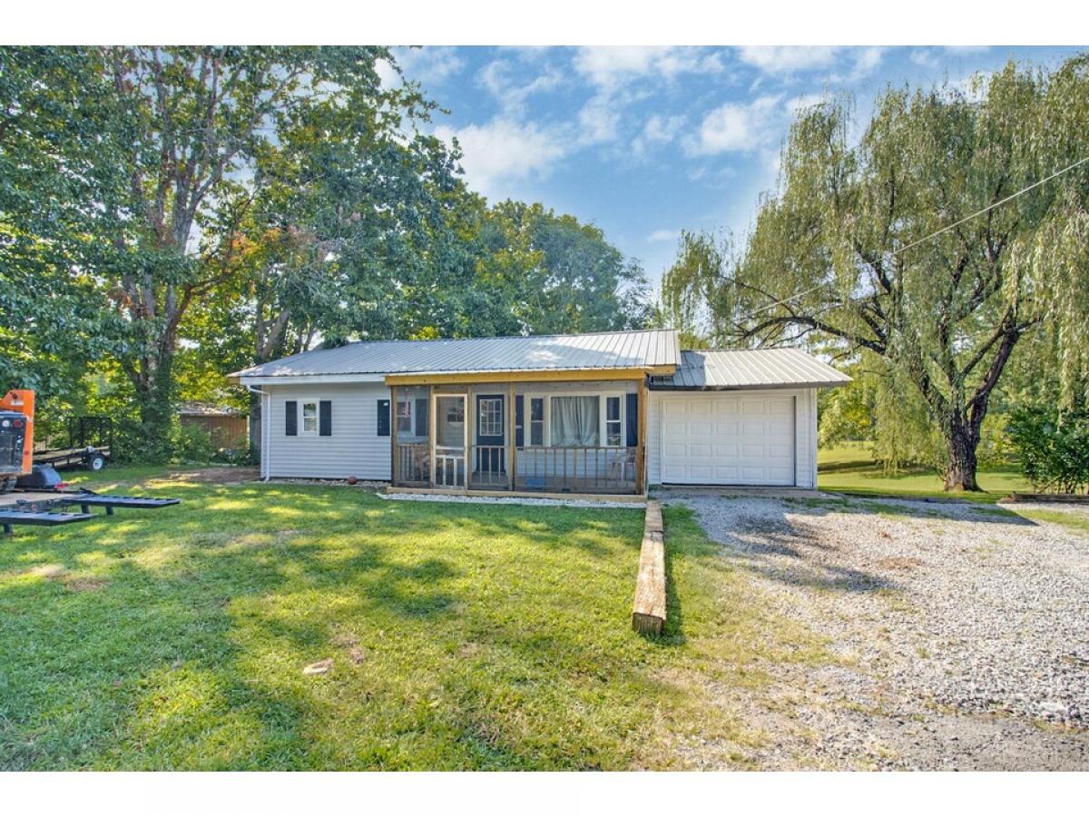 Picture of Home For Sale in Jamestown, Tennessee, United States