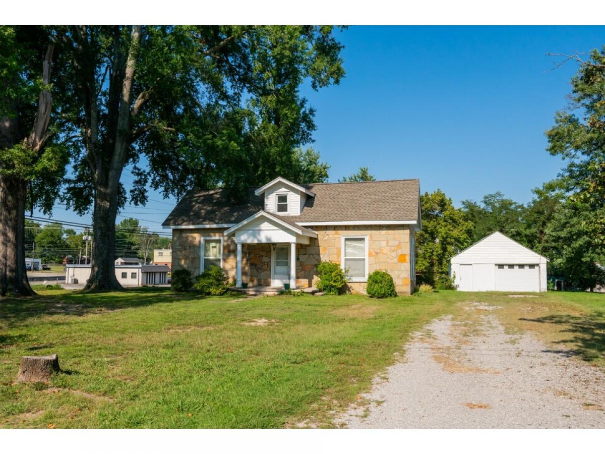 Picture of Home For Sale in Livingston, Tennessee, United States