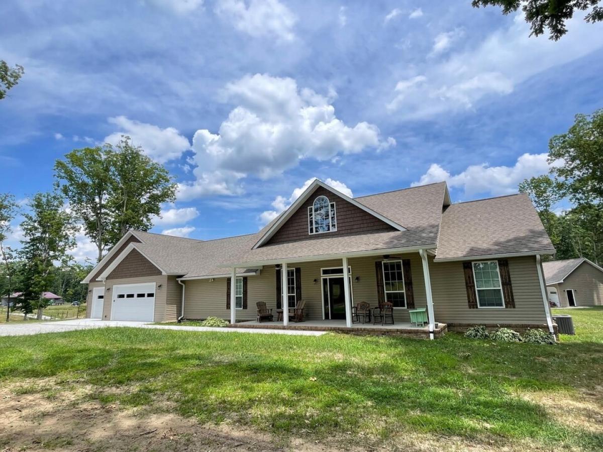 Picture of Home For Sale in Clarkrange, Tennessee, United States