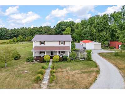 Home For Sale in Spencer, Tennessee