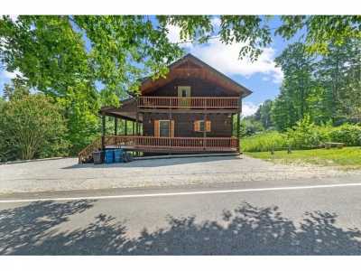 Home For Sale in Byrdstown, Tennessee