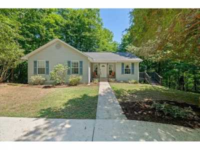 Home For Sale in Byrdstown, Tennessee