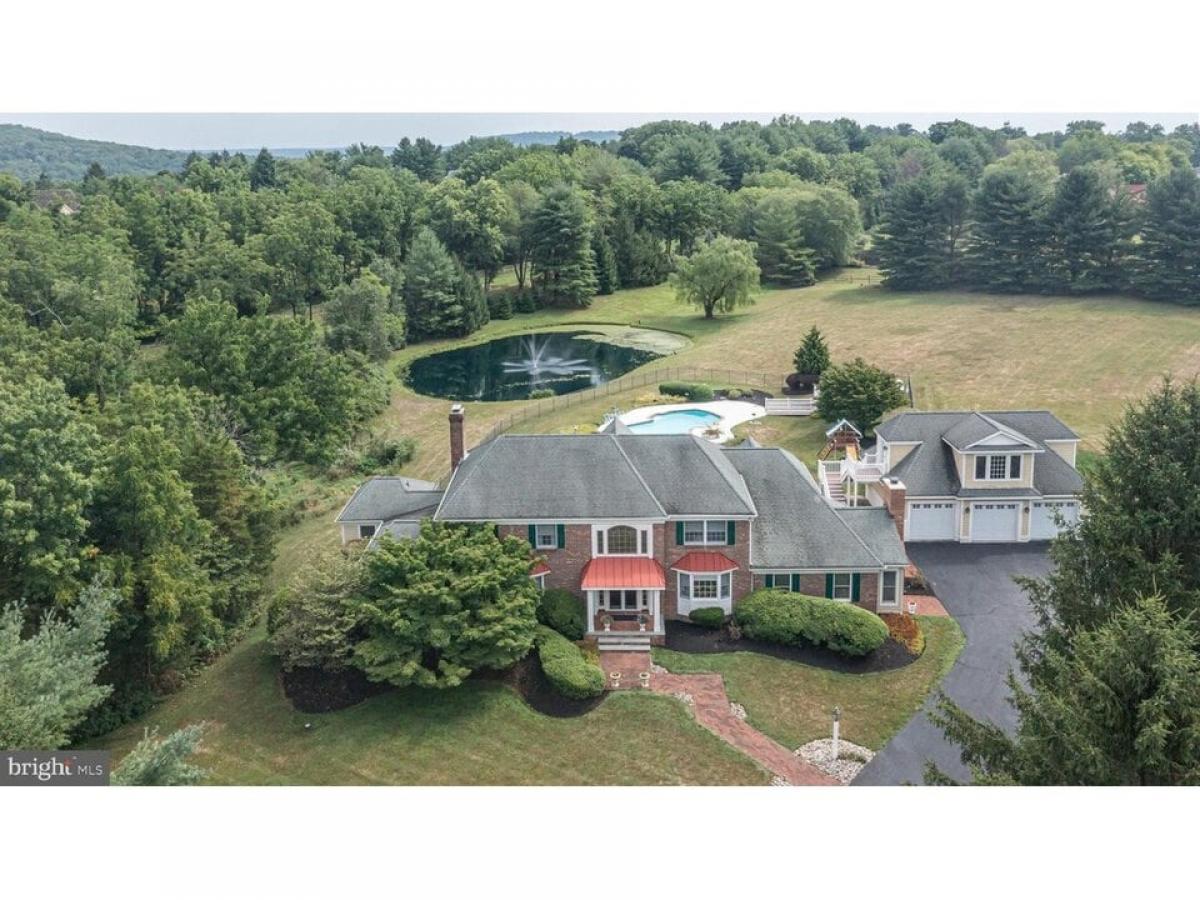 Picture of Home For Sale in Newtown, Pennsylvania, United States