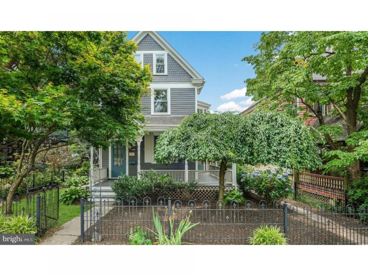 Picture of Home For Sale in Doylestown, Pennsylvania, United States