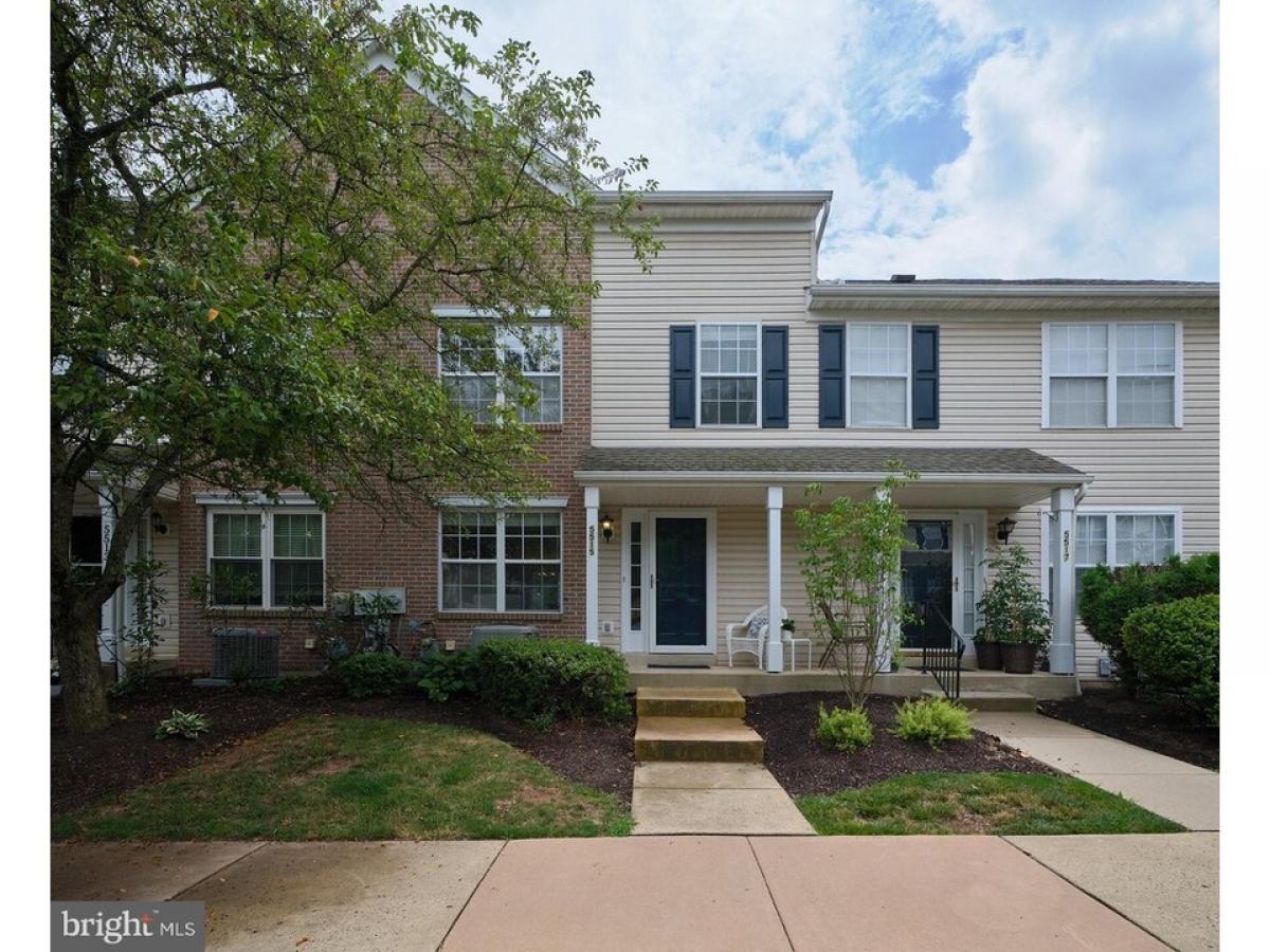 Picture of Home For Sale in Doylestown, Pennsylvania, United States