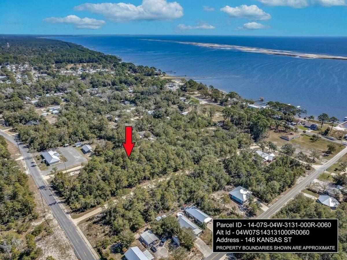 Picture of Residential Land For Sale in Carrabelle, Florida, United States