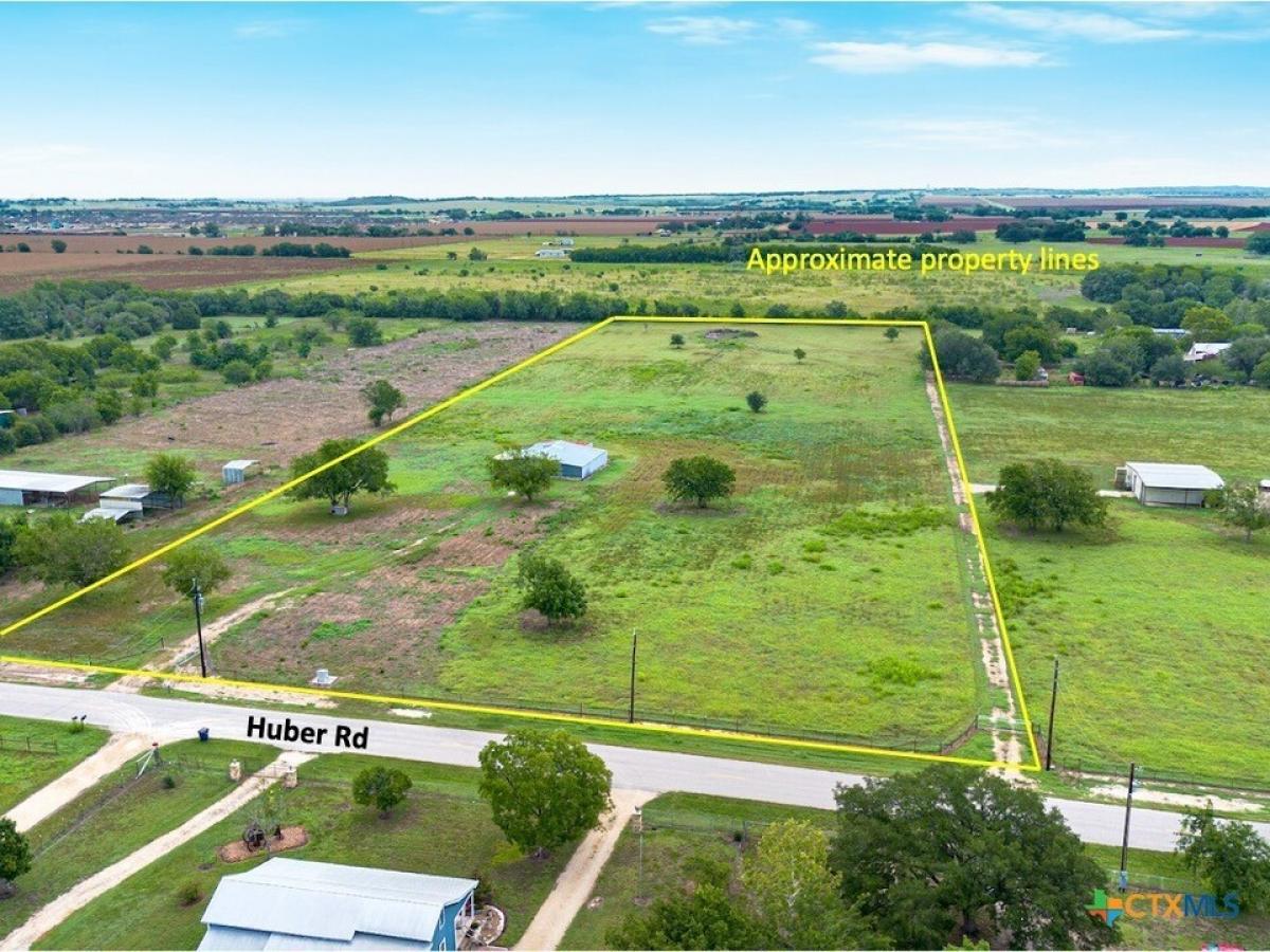 Picture of Residential Land For Sale in Seguin, Texas, United States