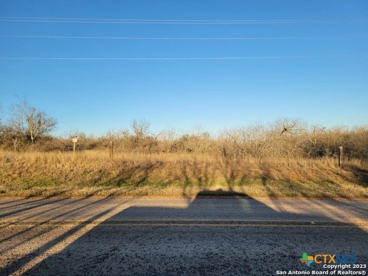 Picture of Residential Land For Sale in Floresville, Texas, United States