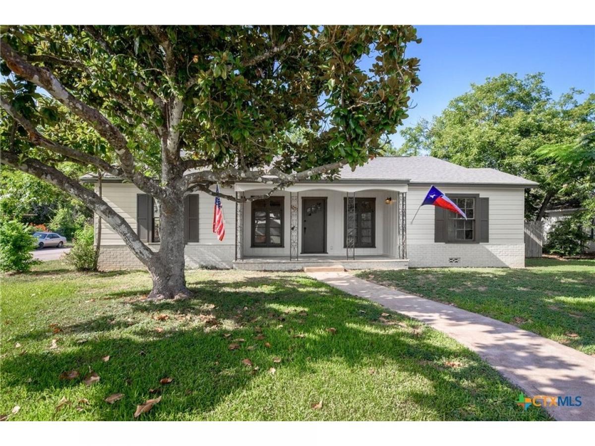 Picture of Home For Sale in Seguin, Texas, United States