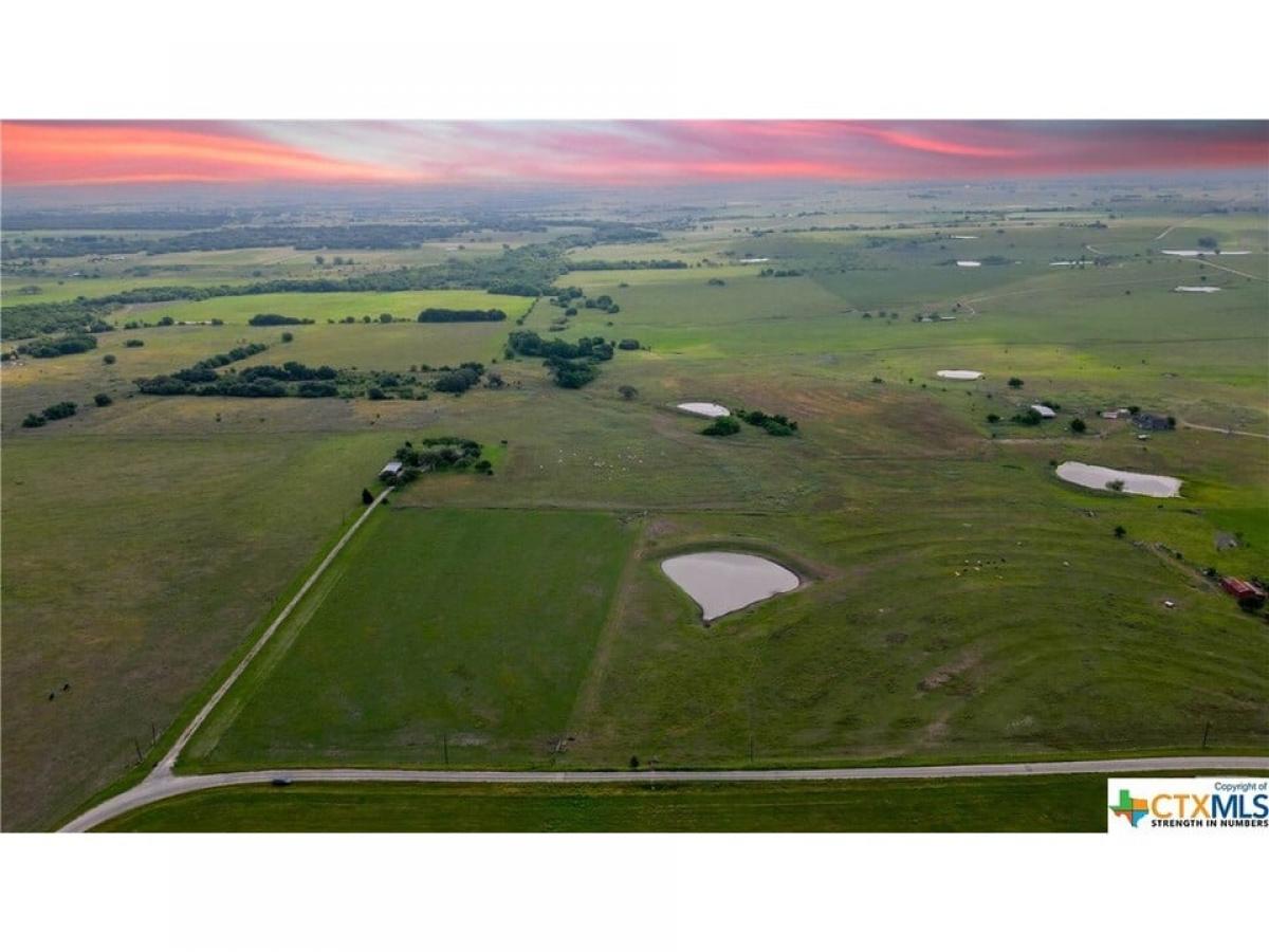 Picture of Home For Sale in Moulton, Texas, United States