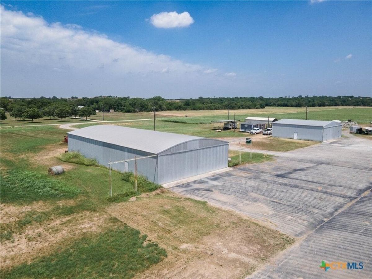 Picture of Home For Sale in La Vernia, Texas, United States