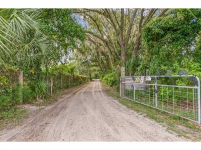 Home For Sale in Crescent City, Florida