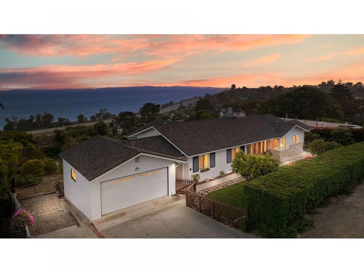 Picture of Home For Sale in Summerland, California, United States