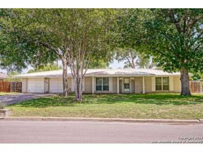 Home For Sale in Windcrest, Texas