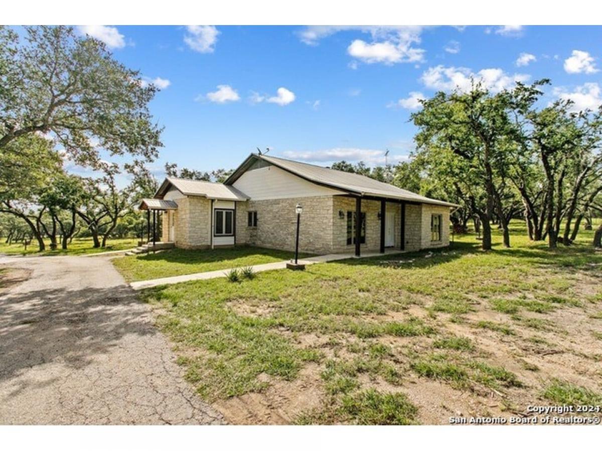 Picture of Home For Sale in Dripping Springs, Texas, United States