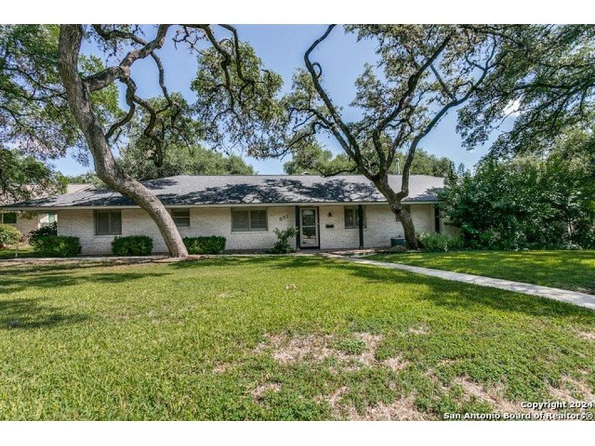 Picture of Home For Sale in San Antonio, Texas, United States