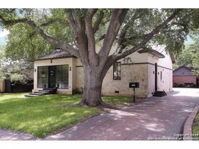 Home For Sale in Alamo Heights, Texas