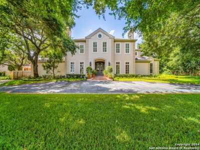 Home For Sale in Terrell Hills, Texas