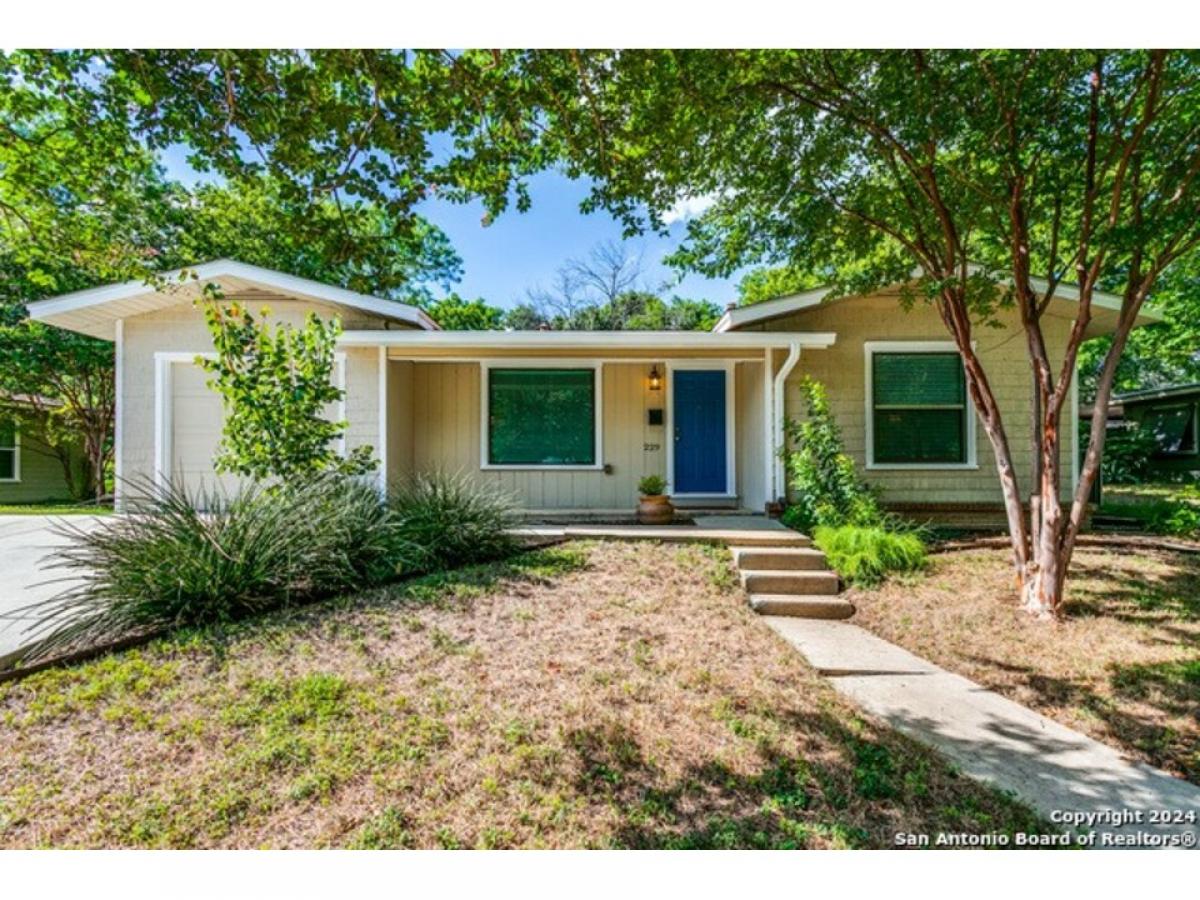 Picture of Home For Sale in Terrell Hills, Texas, United States