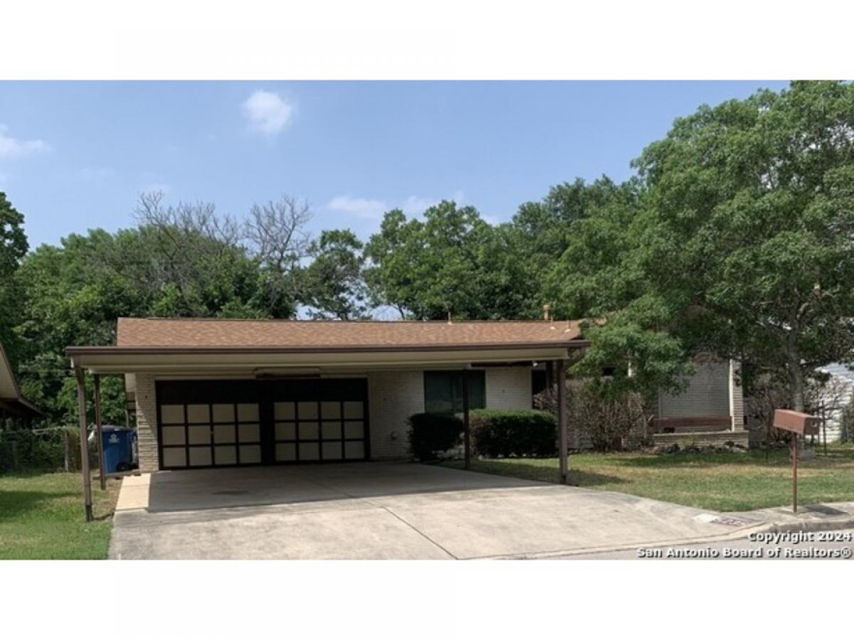 Picture of Home For Sale in Kirby, Texas, United States