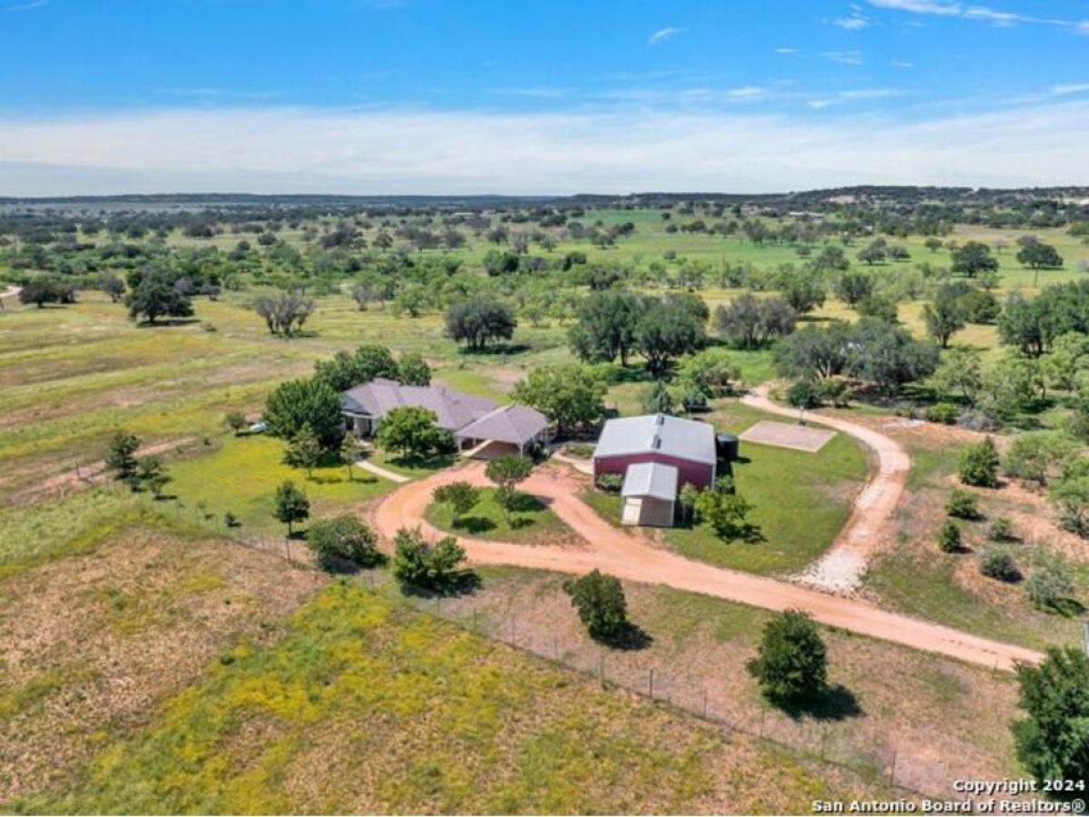 Picture of Home For Sale in Fredericksburg, Texas, United States