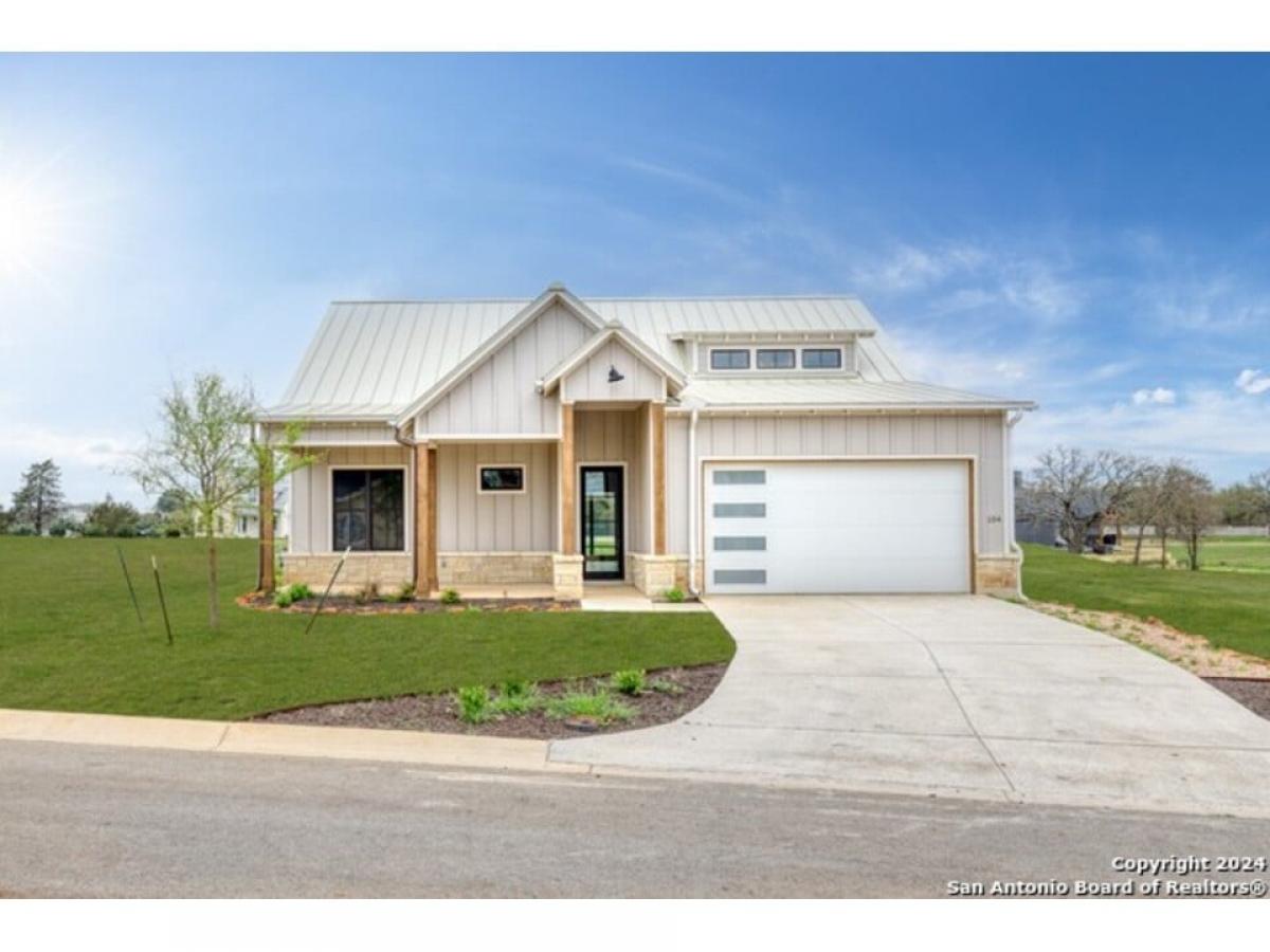 Picture of Home For Sale in Fredericksburg, Texas, United States