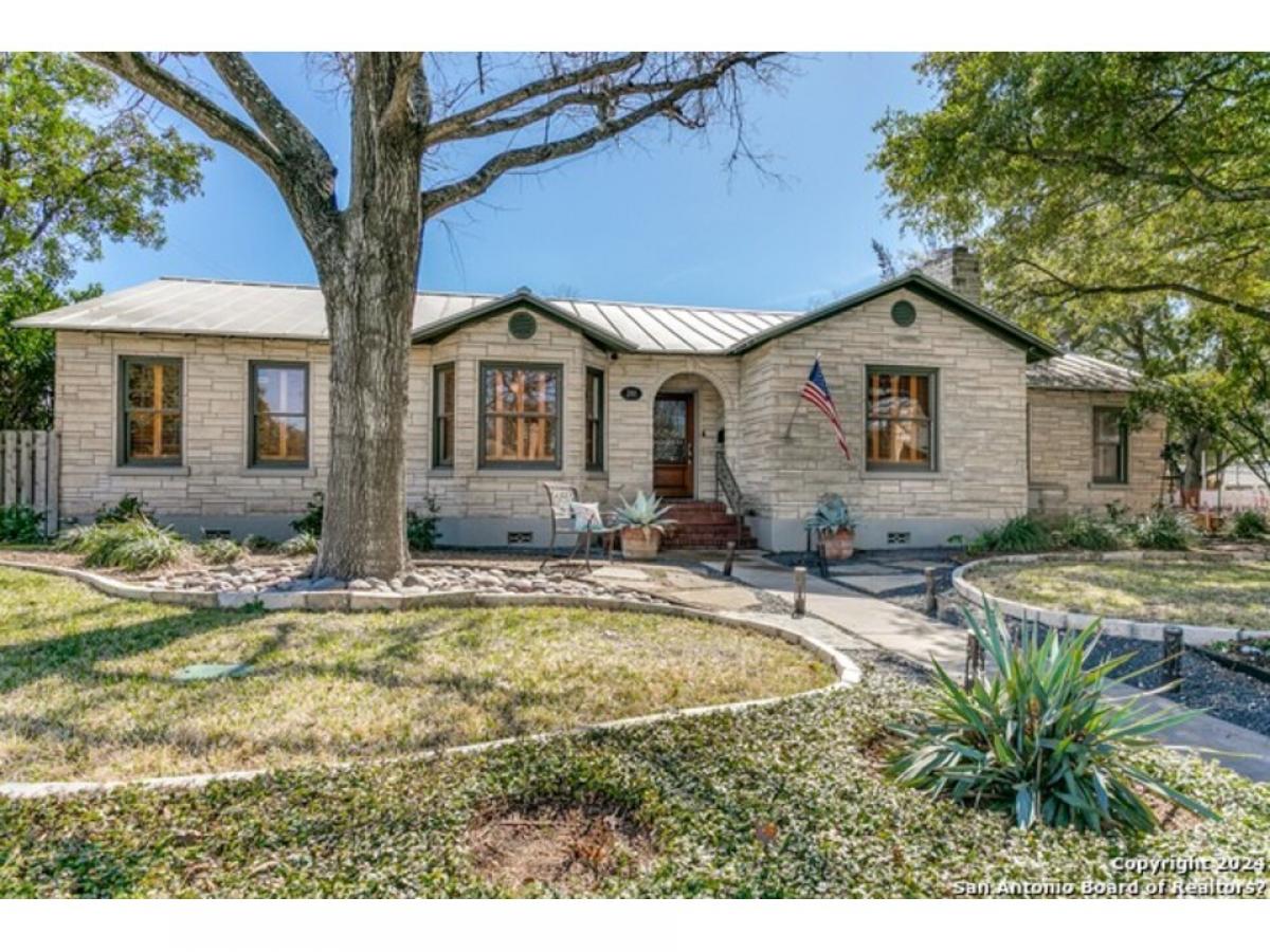 Picture of Home For Sale in Alamo Heights, Texas, United States