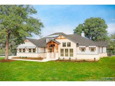 Home For Sale in La Vernia, Texas