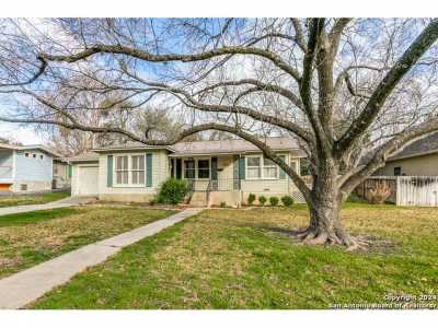 Home For Sale in Terrell Hills, Texas