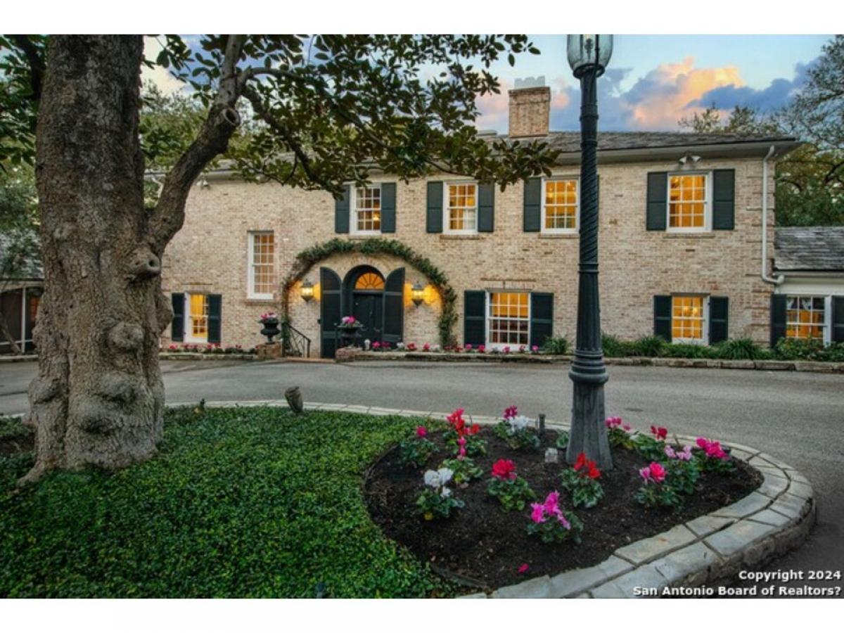 Picture of Home For Sale in Olmos Park, Texas, United States