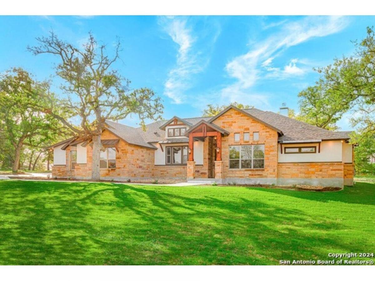 Picture of Home For Sale in La Vernia, Texas, United States