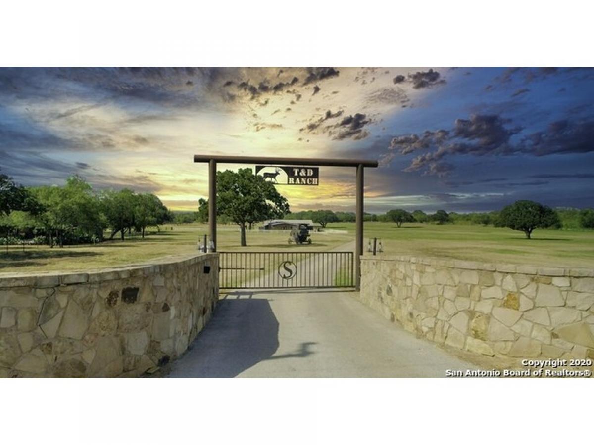 Picture of Farm For Sale in Adkins, Texas, United States