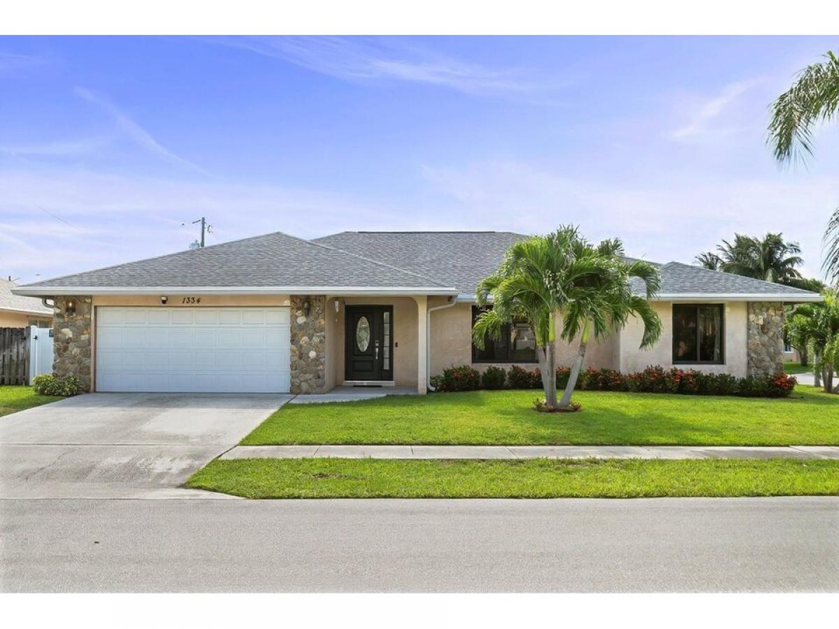 Picture of Home For Sale in Lantana, Florida, United States