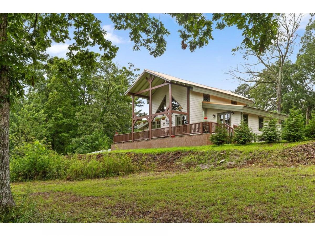 Picture of Home For Sale in Lookout Mountain, Georgia, United States