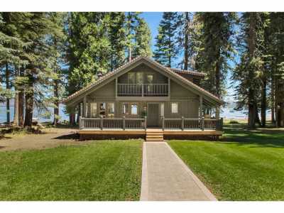 Home For Sale in Lake Almanor West, California