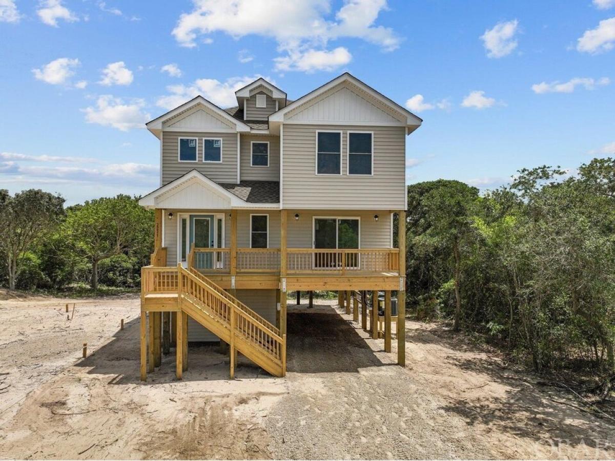 Picture of Home For Sale in Corolla, North Carolina, United States