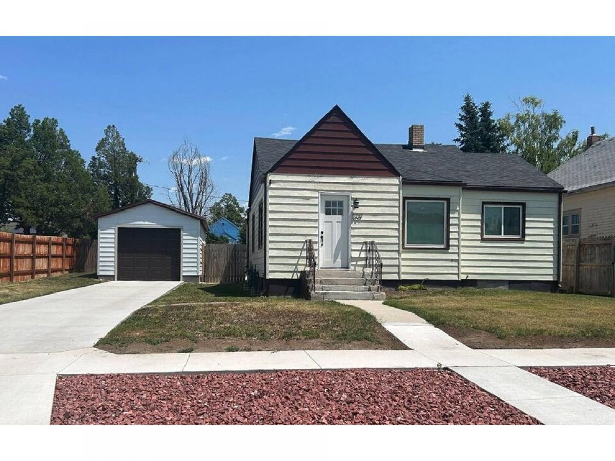 Picture of Home For Sale in Lusk, Wyoming, United States