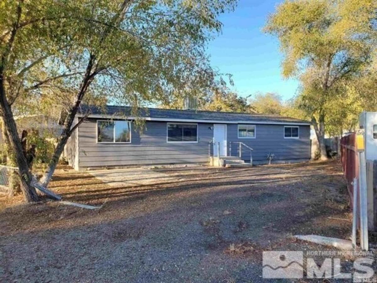 Picture of Home For Sale in Lovelock, Nevada, United States