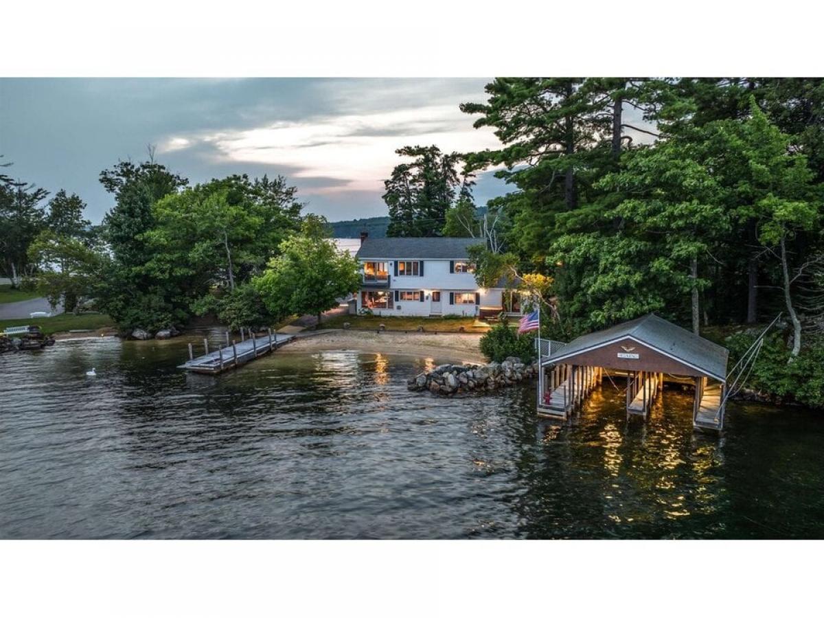 Picture of Home For Sale in Wolfeboro, New Hampshire, United States