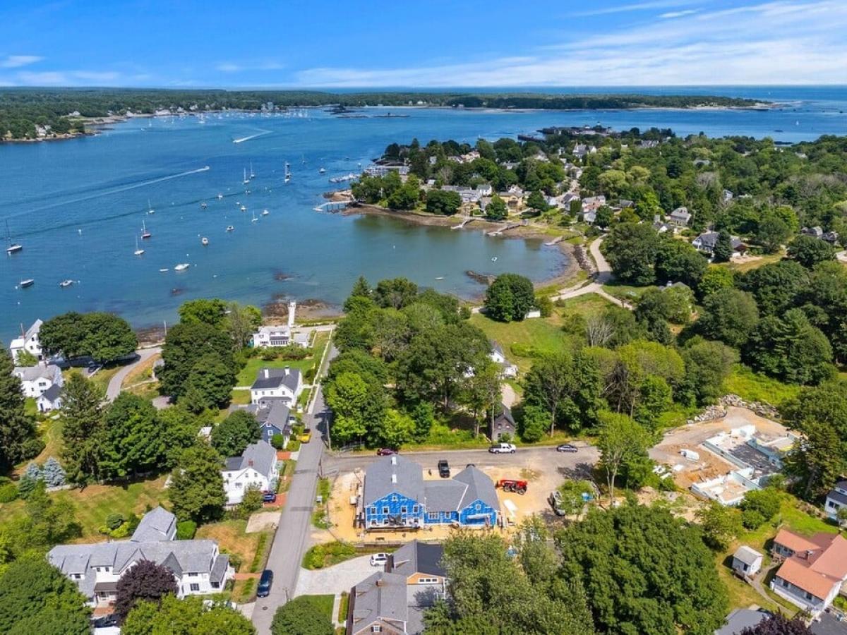 Picture of Home For Sale in New Castle, New Hampshire, United States