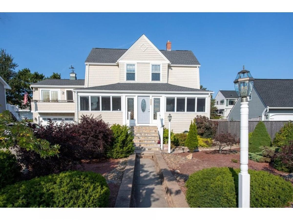 Picture of Home For Sale in Seabrook, New Hampshire, United States