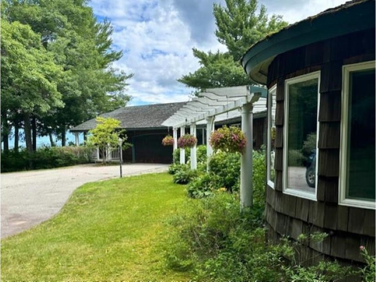 Picture of Home For Sale in Center Harbor, New Hampshire, United States