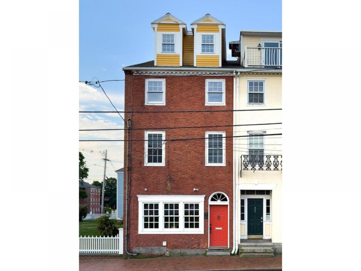 Picture of Home For Sale in Portsmouth, New Hampshire, United States