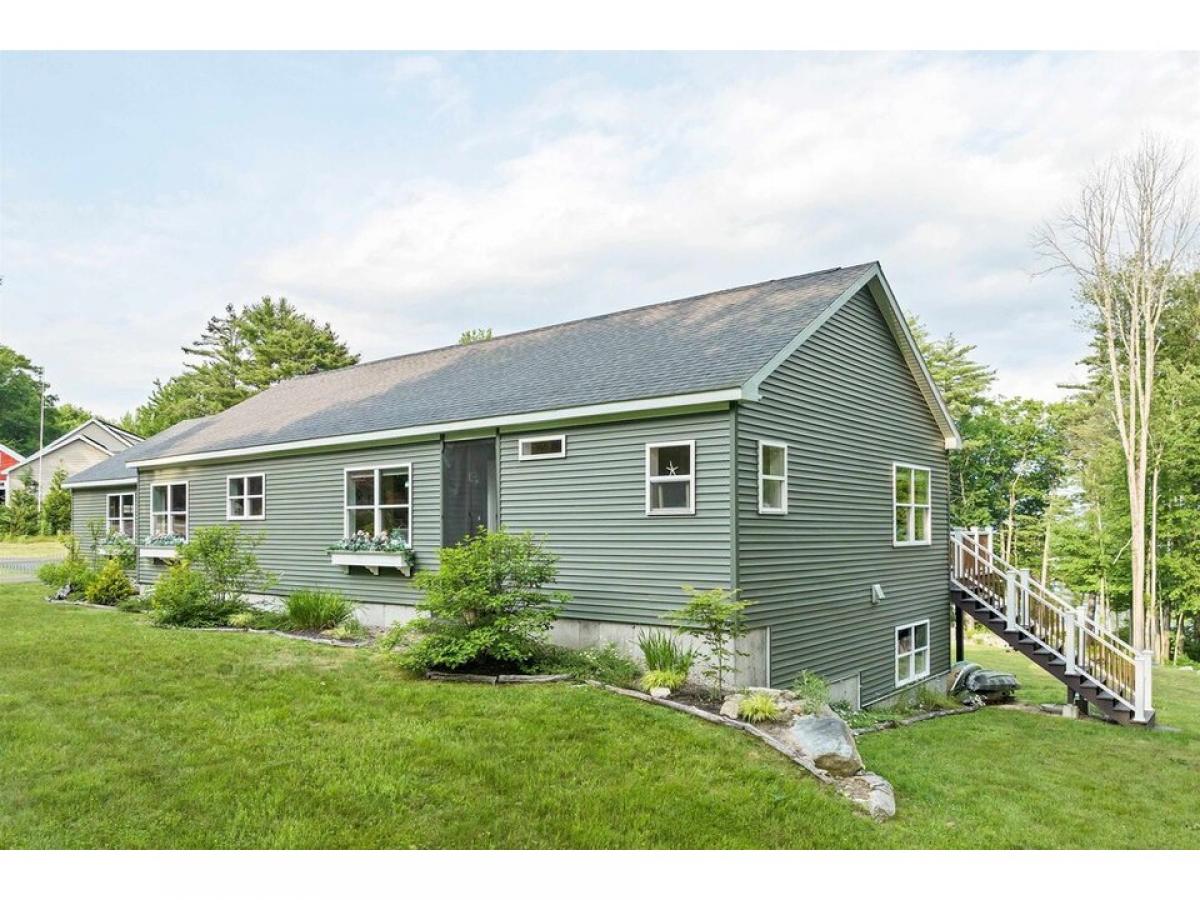 Picture of Home For Sale in Wolfeboro, New Hampshire, United States