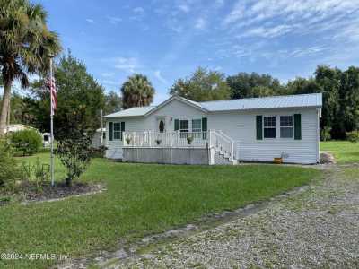 Home For Sale in Satsuma, Florida