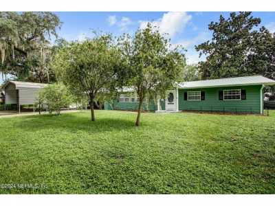 Home For Sale in Crescent City, Florida