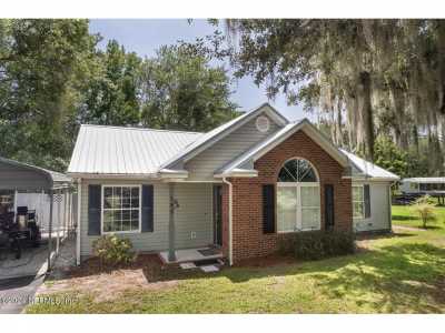 Home For Sale in Satsuma, Florida