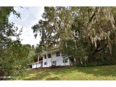 Home For Sale in Crescent City, Florida